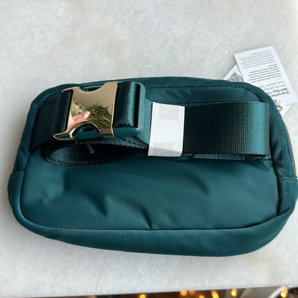 lululemon velour green belt bag! NWT. - Picture 2 of 3